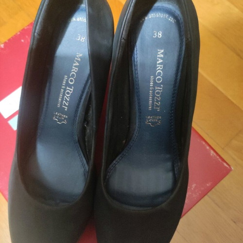 Marco Tozzi leather pumps size 38 like new black
