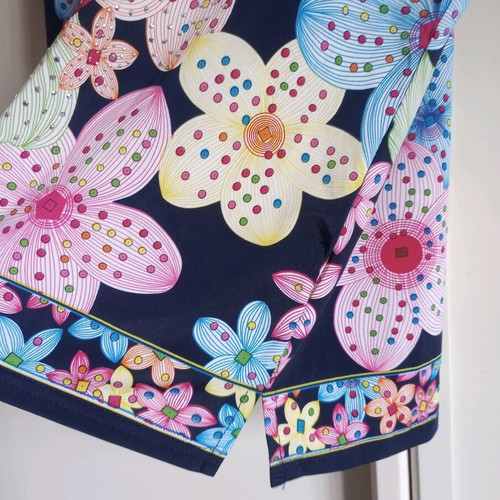 Floral blouse like new, size XL, with metallic stones