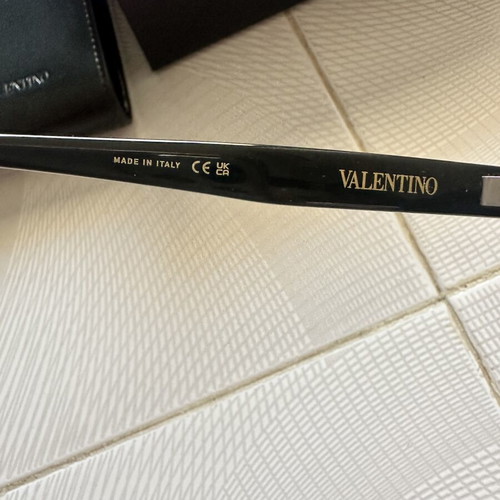 Valentino sunglasses with cat eye shape and gold detail