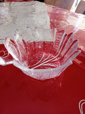 Vintage glass fruit bowl like new, heavy embossed glass