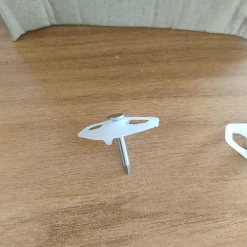 Set of 99 Roca nails with wings like new