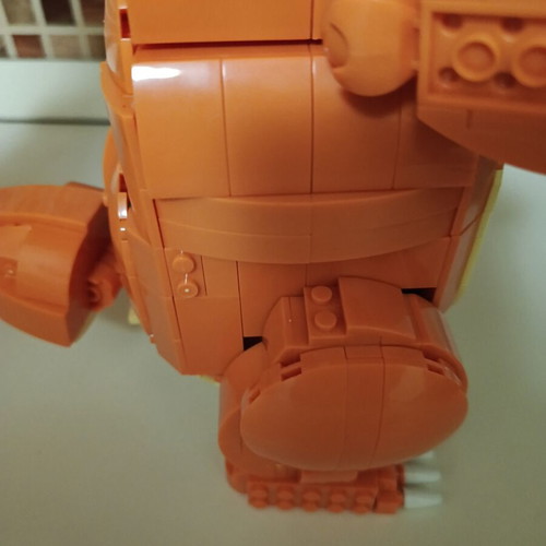 Mega Pokemon Jumbo Charmander figure with 750 compatible bricks