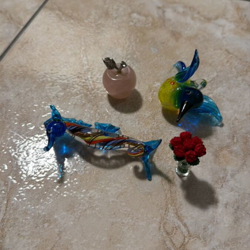 Decorative eggs with 4 glass miniatures, like new