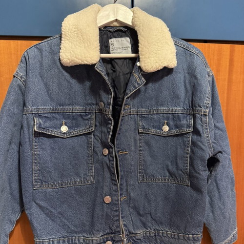 Denim jacket with fur collar, new, size S, Primark, blue