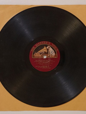 78 RPM Record HMV AO 2260 used with songs by Soula Karagiorgi