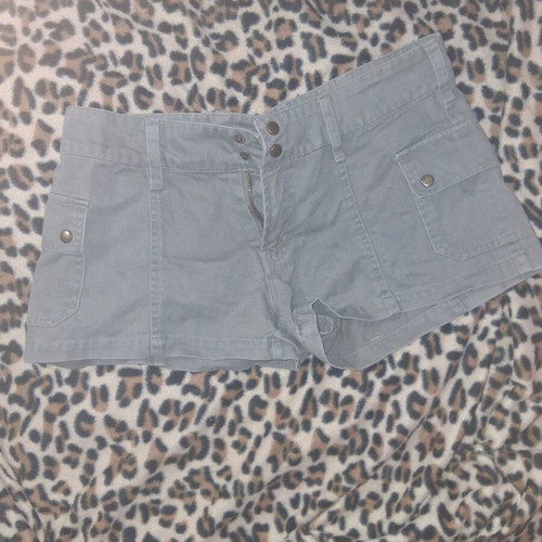 Low-rise gray cargo shorts denim like new