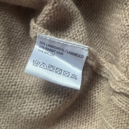 Knitted vest like new, size M, beige with floral motifs