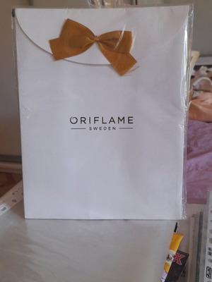 Χαρτινή σακούλα δώρου Oriflame καινούργια