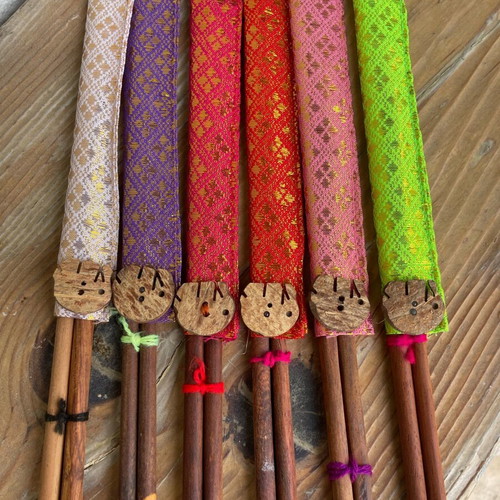 Set of 6 wooden chopsticks new with fabric cases