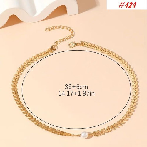 Necklace 424 golden color, zinc alloy, new