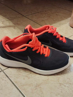 Αθλητικά παπούτσια Nike καινούργια, μαύρο ροζ, νούμερο 37.5