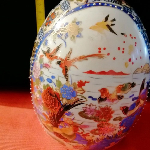 Satsuma egg vintage like new with moriage embossed decoration