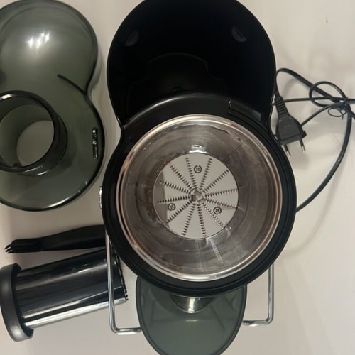 Fruit juicer 500W like new, barely used