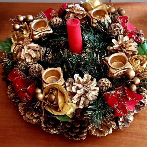 Christmas wreath like new with candles and decorative elements