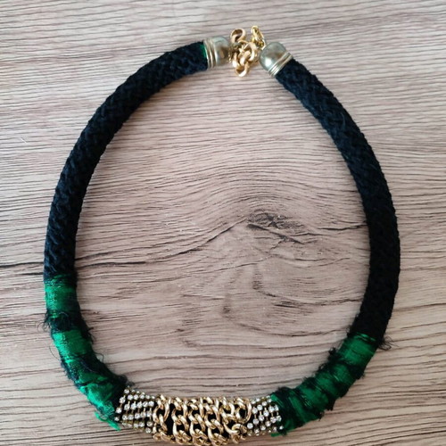 Vintage necklace and bracelet set like new in black and emerald