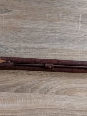 Double-barrel shotgun collectible used