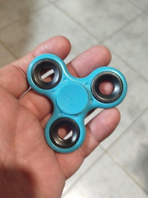 Anti-stress spinner, sky blue