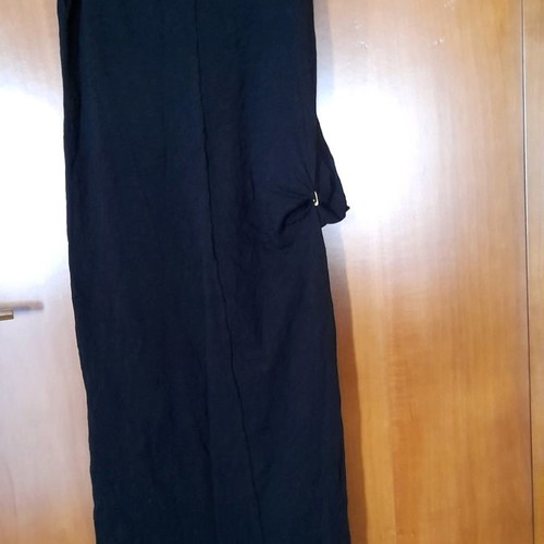 T shirt black with asymmetric cut like new, size medium