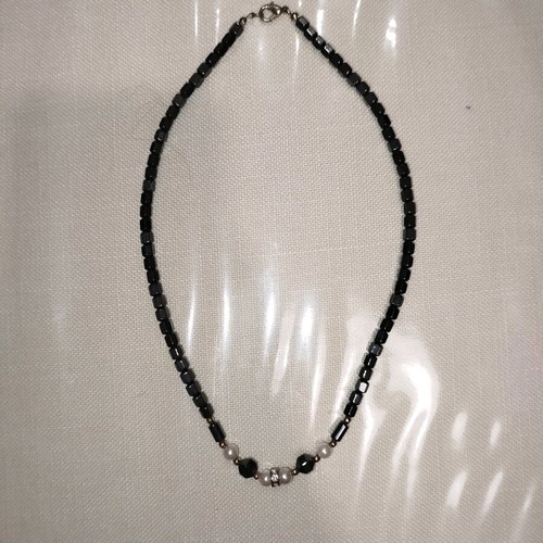Necklace with dark gray beads and white pearls like new