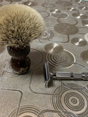 Yaqi caramel 2 band badger shaving brush 26mm knot & DS Cosmesi aggressive safety razor 1.55mm blade gap