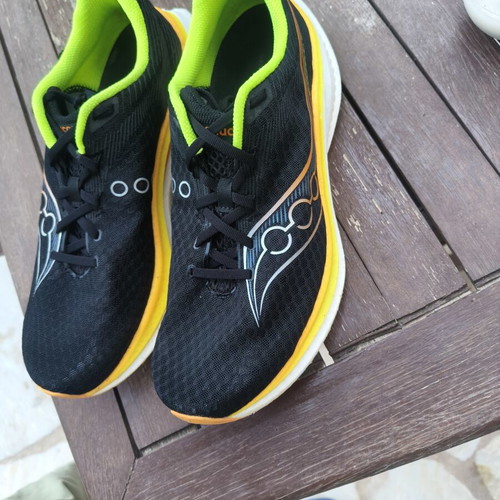 Saucony Endorphin Speed 5 running shoes like new, size 45, black multicolor