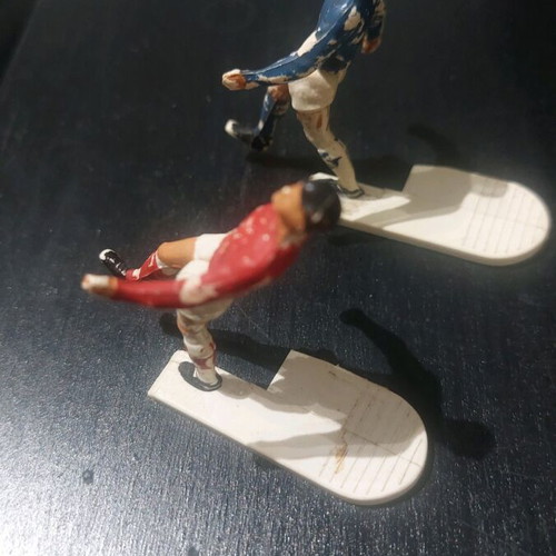 Subbuteo two used corner players