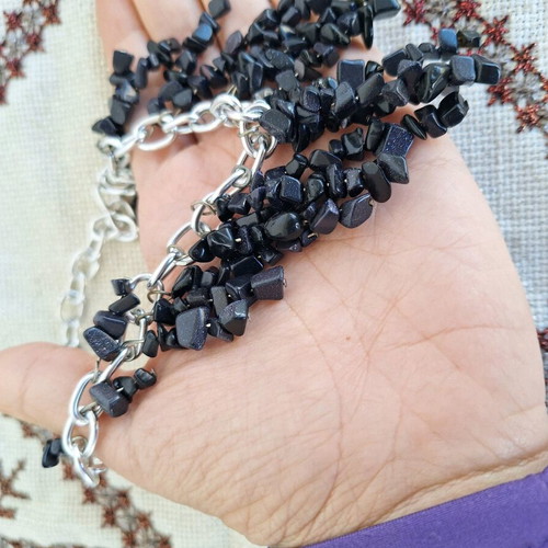 Necklace with goldstone chips handmade, short with aluminum chain