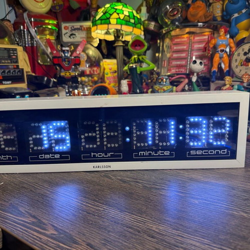 Karlson dot matrix clock used, large and attractive