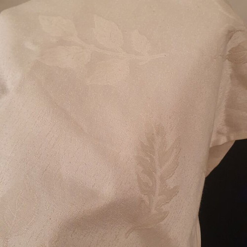 Pillowcase with embossed leaves, cream and white, 52x48 cm