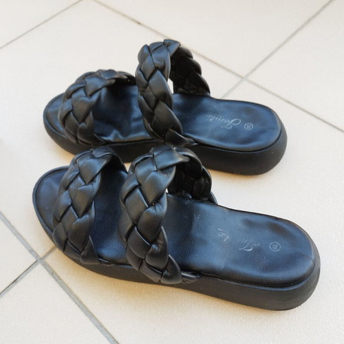 Jomix women's Italian anatomical slippers size 39 like new, black