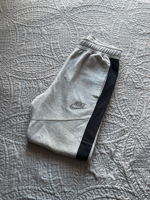 Nike Sportswear kids' grey sweatpants, XL 158-170cm