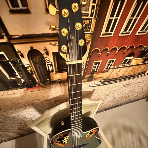 Ovation ADAMAS W 597 electro-acoustic guitar used with hard case