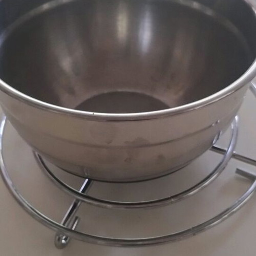 Bases for hot items, set of 2 metal