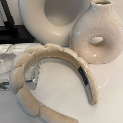 Hairband in cream color with soft velvet fabric