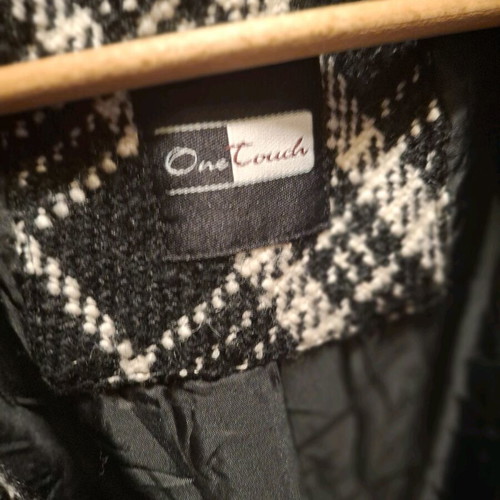 One touch coat like new, size L, black and white