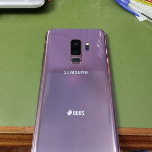Samsung Galaxy S9 Plus like new, complete with box and genuine charger