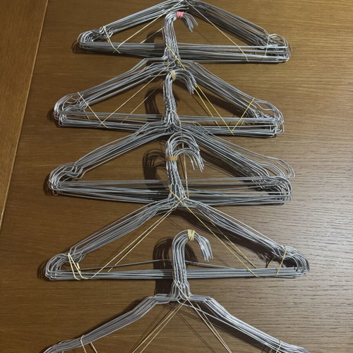 Metal hangers used, pack of 100