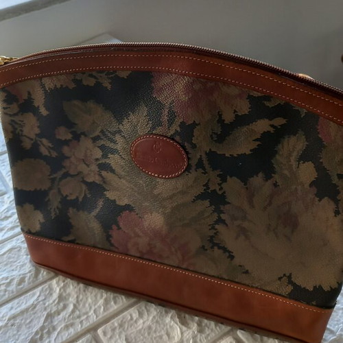 Emilio Carducci Italian designer pochette handbag