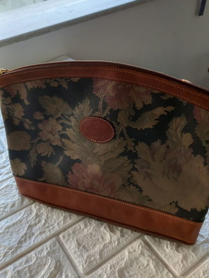 Emilio Carducci Italian designer pochette handbag