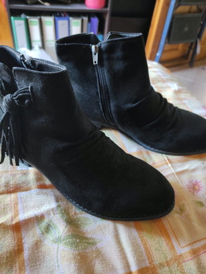 Flat black ankle boots new, size 41, suede