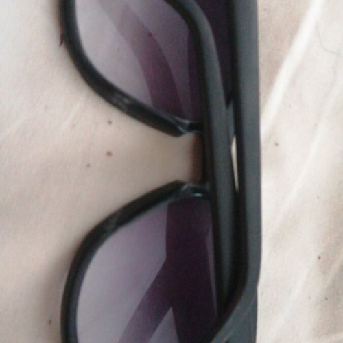 Simple sunglasses, black and white