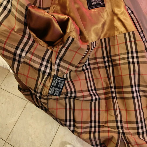Burberry's trenchcoat like new, beige