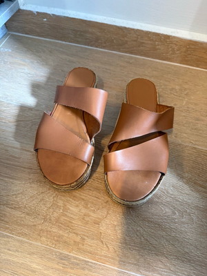 A.L.E. Brown Flatform Sandals Like New With Straw Sole
