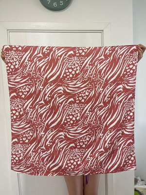 Foulard Tara Jarmon x My Little Box scarf like new, 84x84 cm, pink multicolor