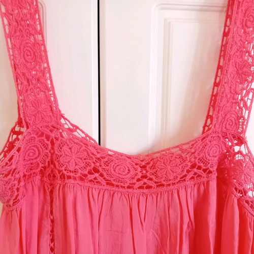 Cool t-shirt, 100% cotton, in coral color.