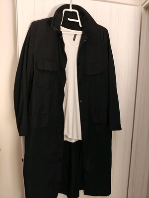 Black trench coat like new size L