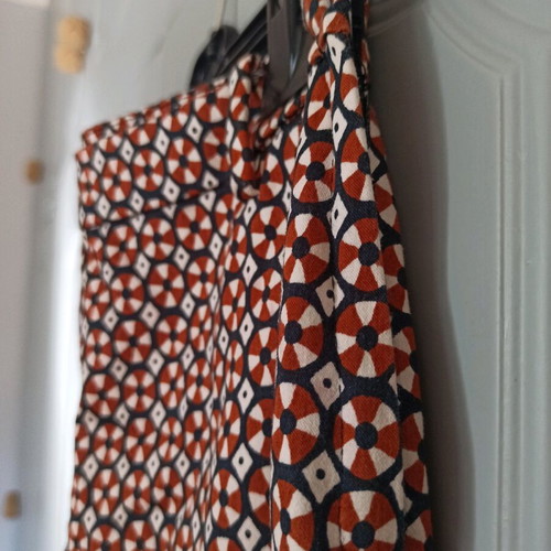 H&M fitted fabric pants like new, small, red with geometric patterns