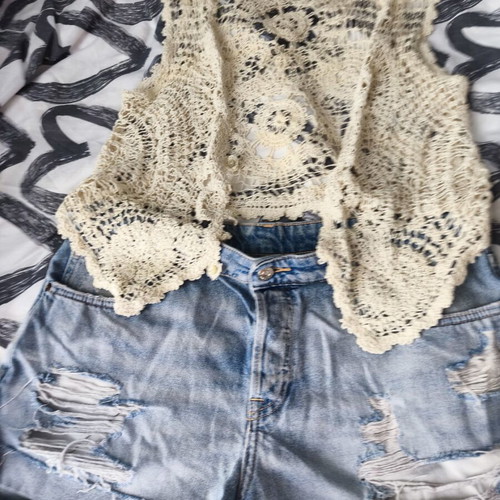Boho style set Zara shorts size 42 and knitted vest like new, beige and blue