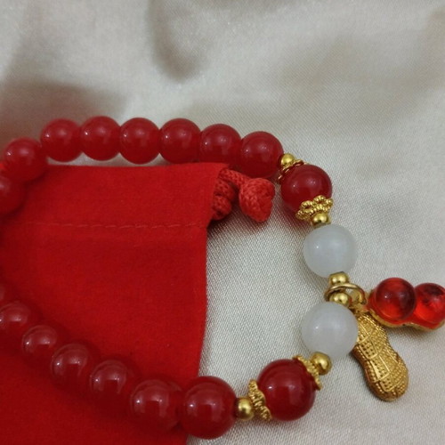 Bracelet with red stones new