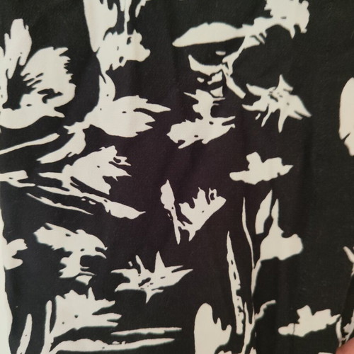 See U Soon Black Floral Short Sleeve Cropped Shirt Like New, Size L